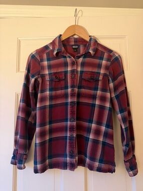 Patagonia Maroon and Navy Plaid Fjord Flannel